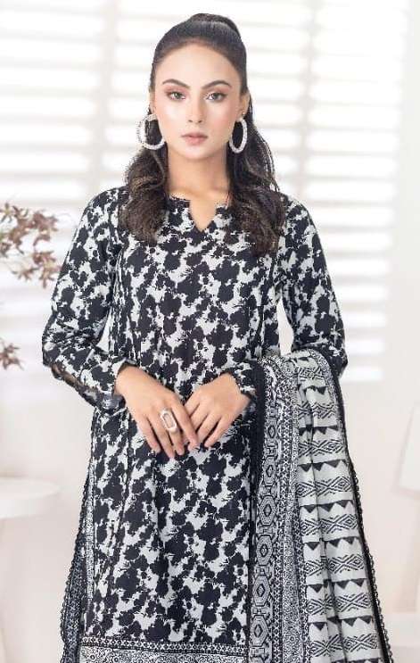 SALINA Black & White Chapter 01 by Regalia